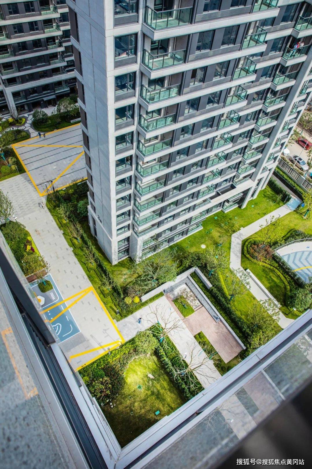 06地块,西至公共绿地/中心河,北至齐芳路13a-01地块项目售楼处电话