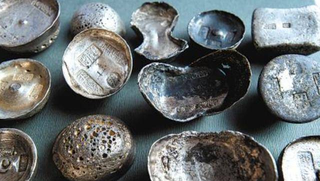 男子没钱买婚房,拿祖传银元宝参加鉴宝,专家看后:你