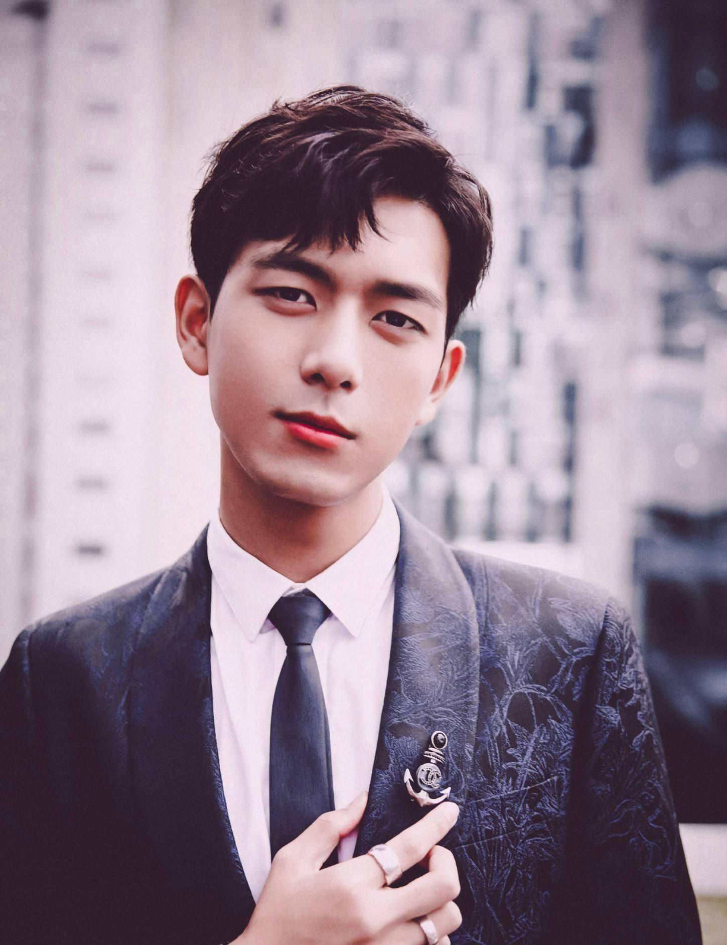 杨紫《国色芳华》定了吴磊:投资方不同意与李现二搭,嫌他运气不好?