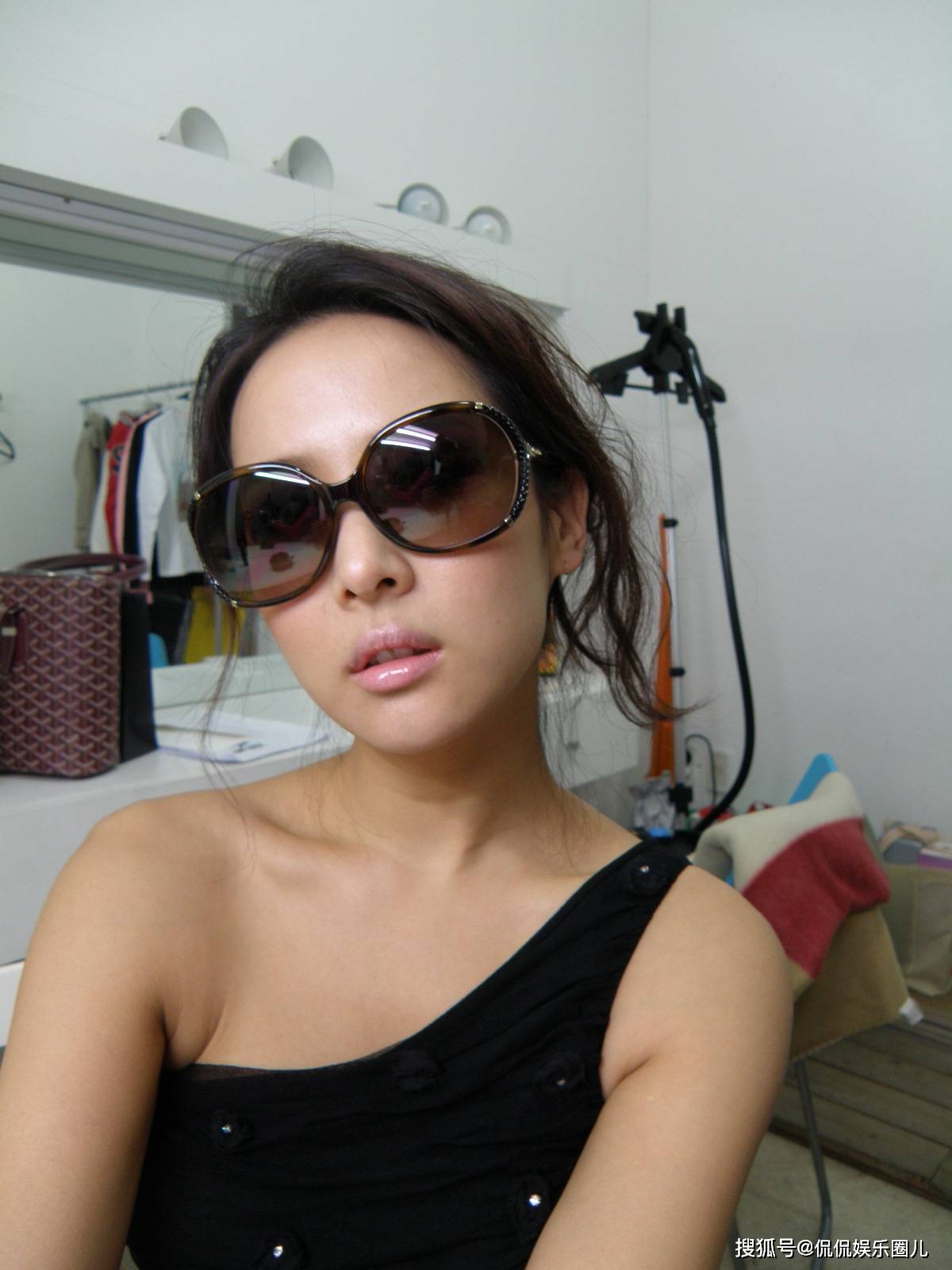 《寄生虫》女主,演技派赵茹珍,身材性感如此迷人!