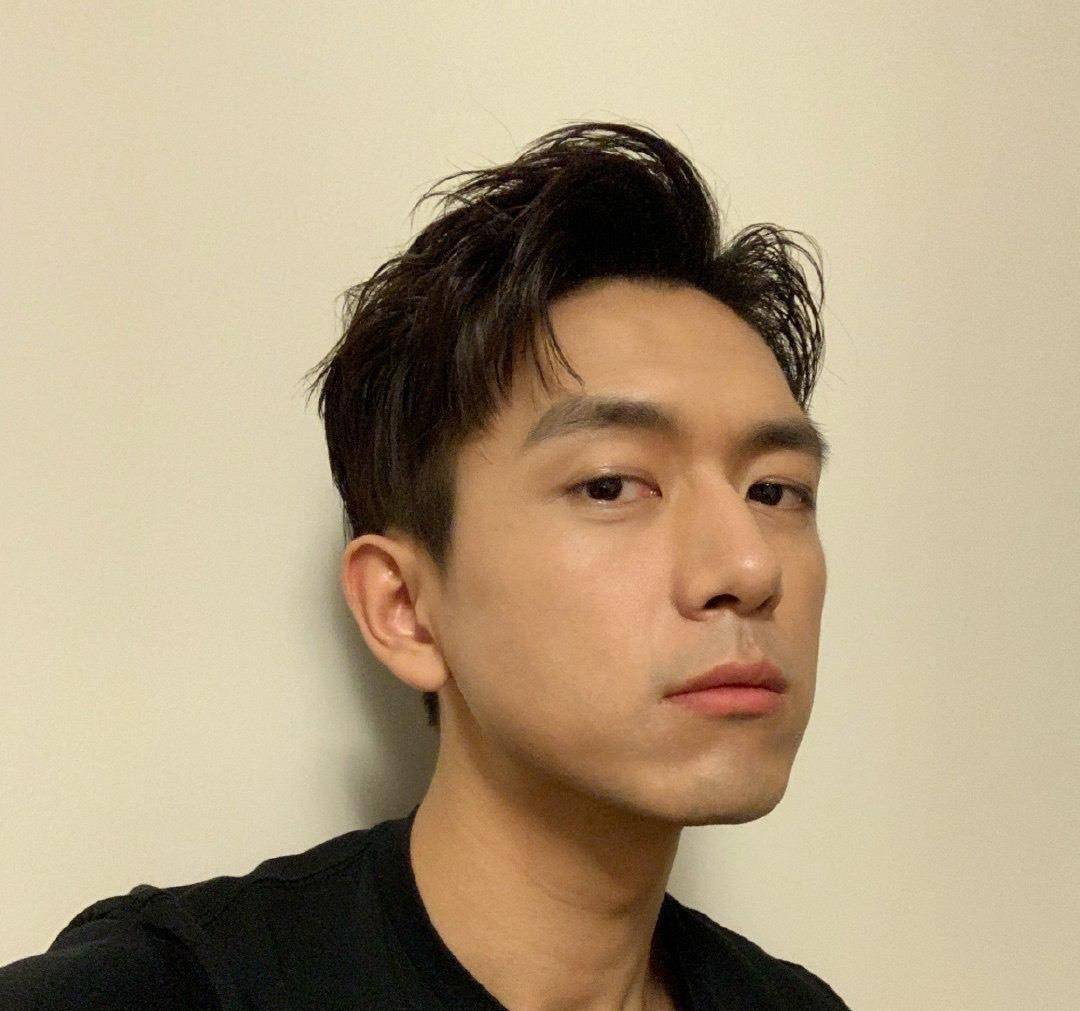 五位男星们的无p图高清自拍,看过后我吐了,这还是我的男神吗_朱一龙