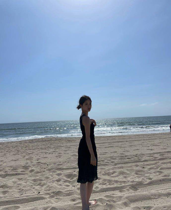欧阳娜娜在海边的照片图片