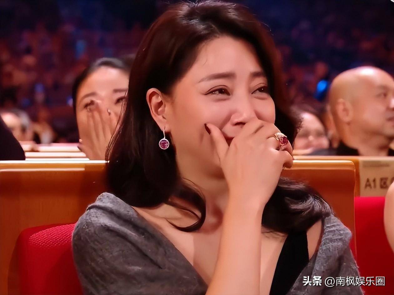 最佳男配,王一博表情耐人寻味,大明星的心思猜不透_何赛飞_观众_闫妮