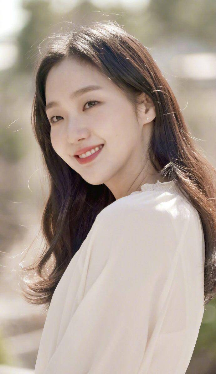 金高银和李敏镐搭档,演技爆棚,身穿白色长裙,再现初恋女神模样_裙子