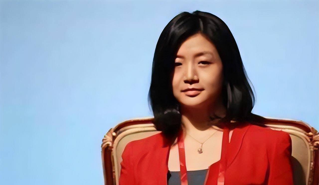 马云"三请"她出山,身价百亿依旧单身,择偶标准:别影响我工作_李颖_女