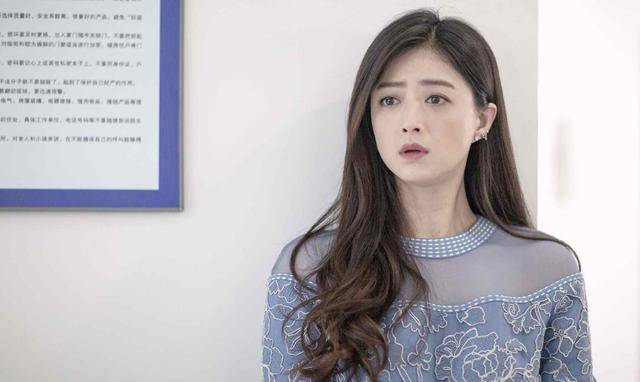 在_酒吧_女孩_离开