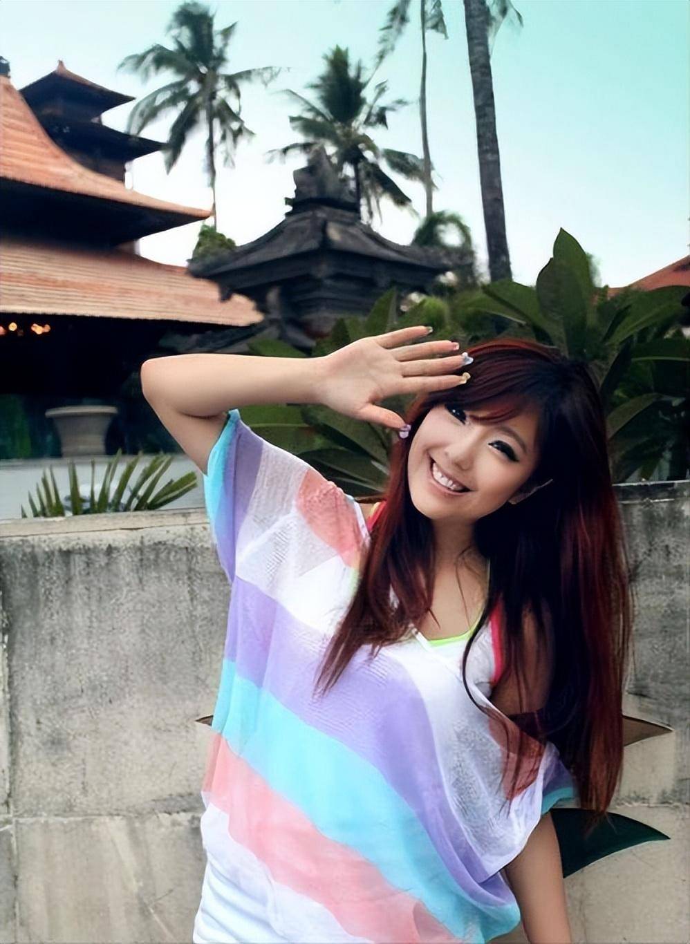 假小子变宅男女神,赵奕欢如何从一夜爆红到黯淡离场_父母_时尚_妈妈