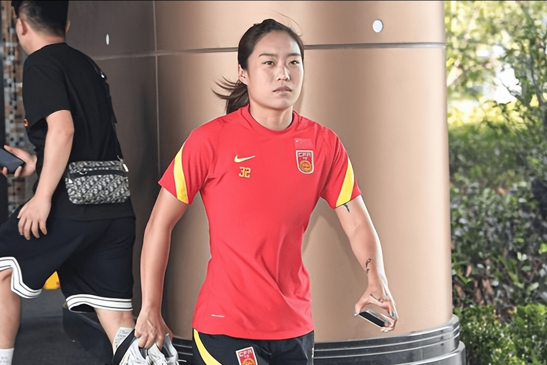 唐佳丽回击质疑,疑似抨击水庆霞背后高层,重返中国女足仍有机会_球员