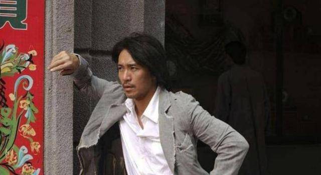 演了30年龙套,周星驰一部戏把他捧上人生巅峰,元华的坎坷星路_李小龙