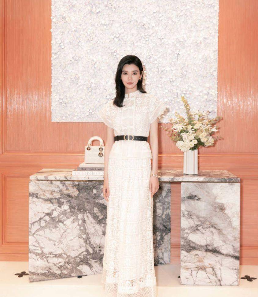 奚梦瑶不仅是一张美丽的脸蛋,也是一位拥有无限可