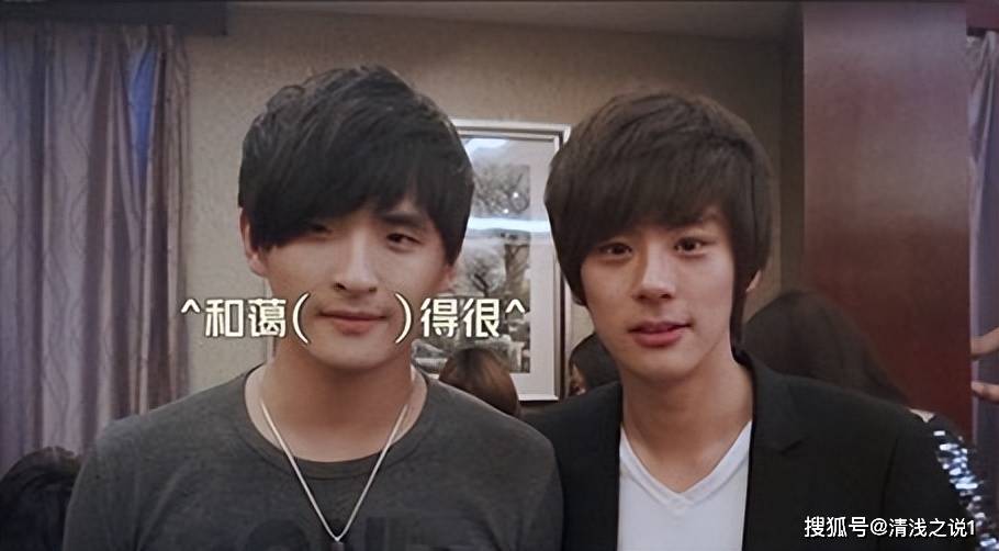 魏哲鸣和张远的《夏日奇妙书》,12年前合过影,12年后是披哥队友_故事