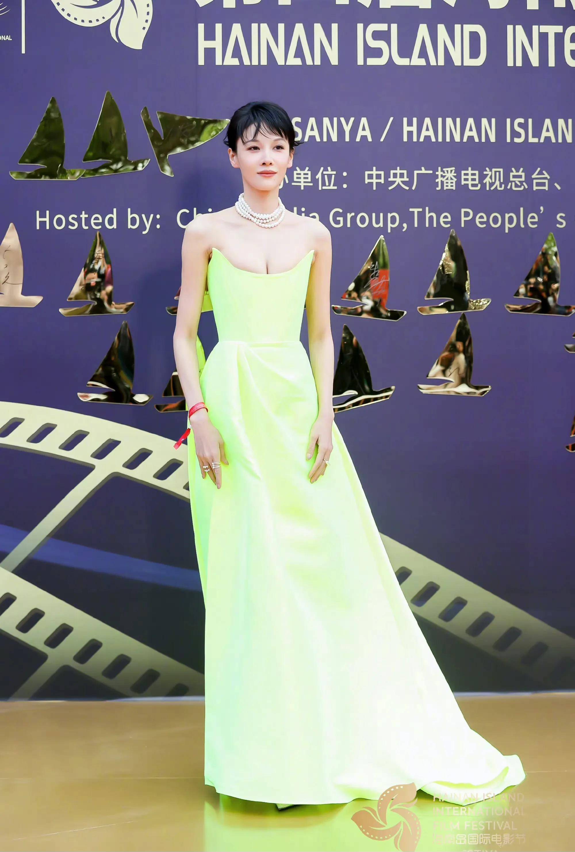节红毯集体翻车,陈都灵"地摊货",赵雅芝浓妆难掩老气_礼服_马苏_宋茜