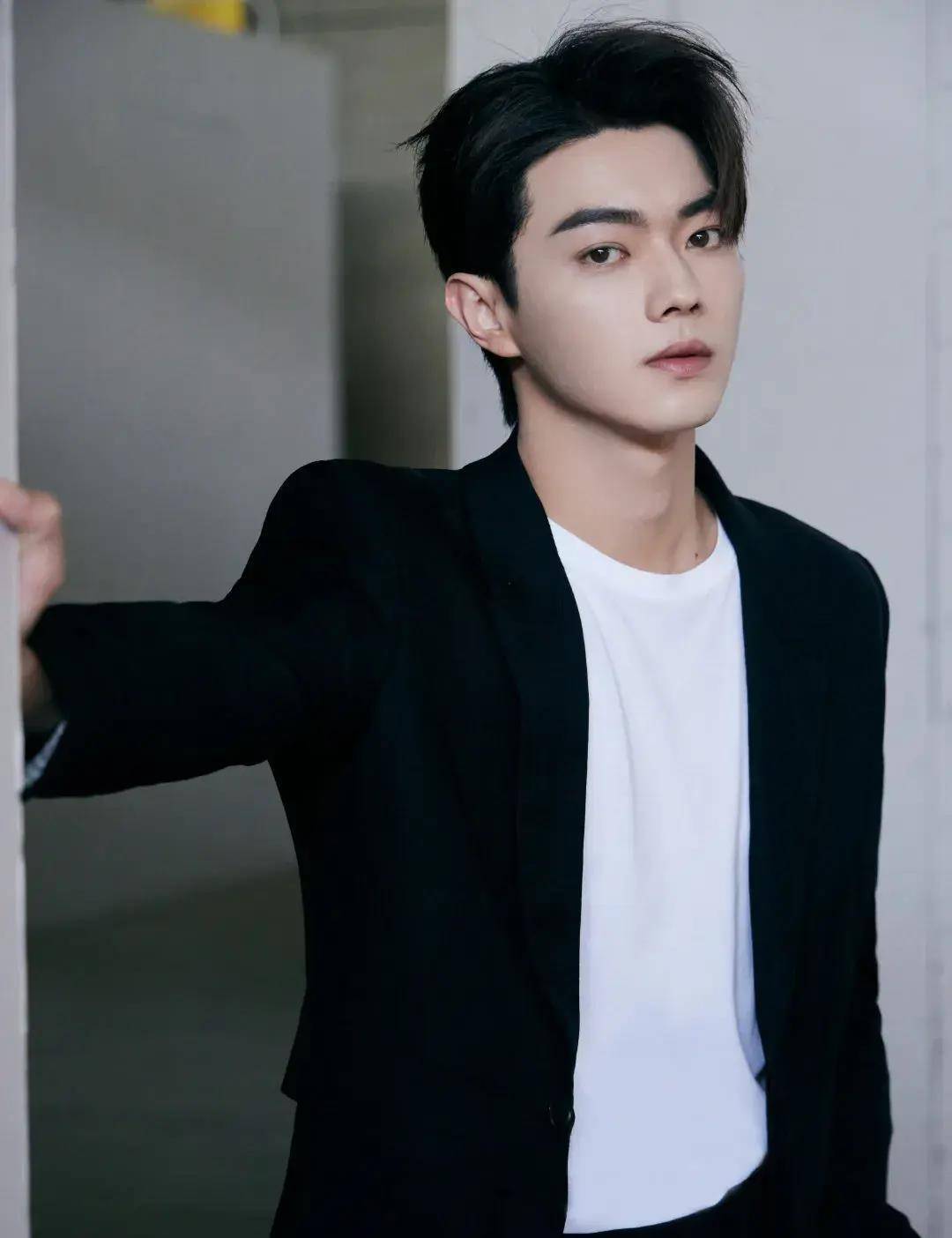 5娱报:王一博檀健次杨紫范丞丞罗云熙白鹿刘诗诗许凯景甜宋茜_品牌