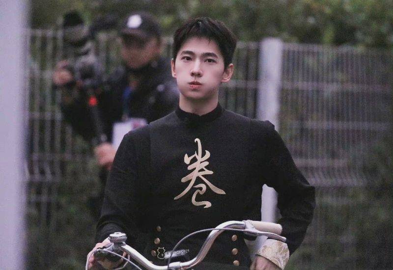 杨洋是全娱乐圈最难加微信的男人!贾玲杨迪都来认证啦!