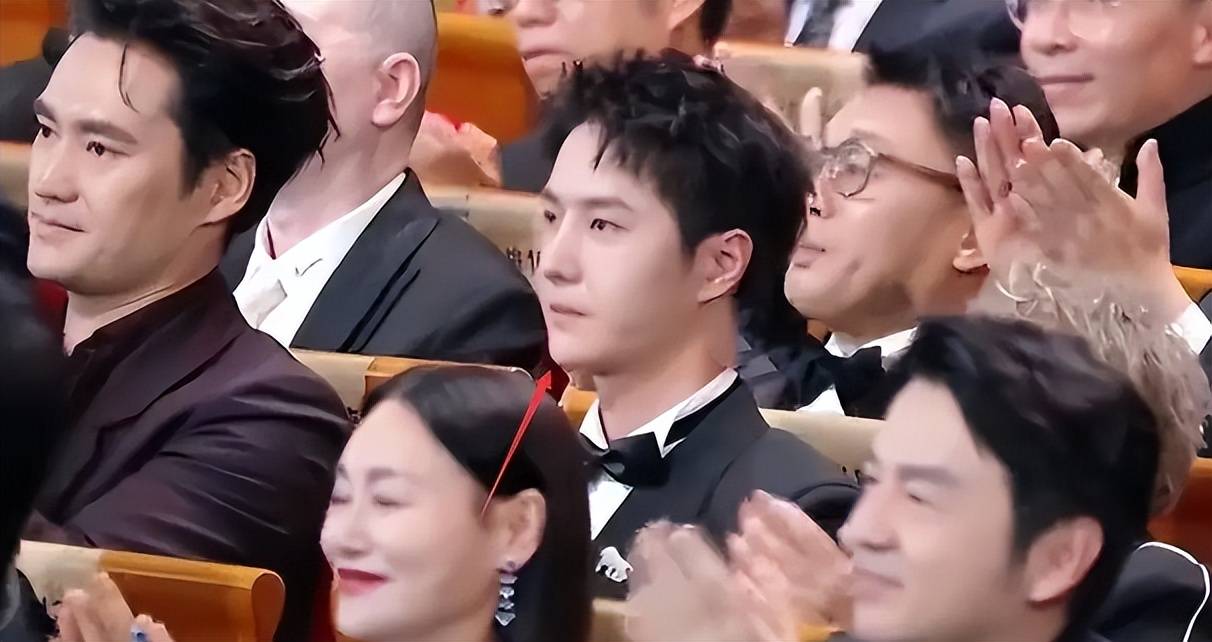 看来胡军也只能等到来年再战了,求求金鸡奖给真实力演员更多的机会吧.