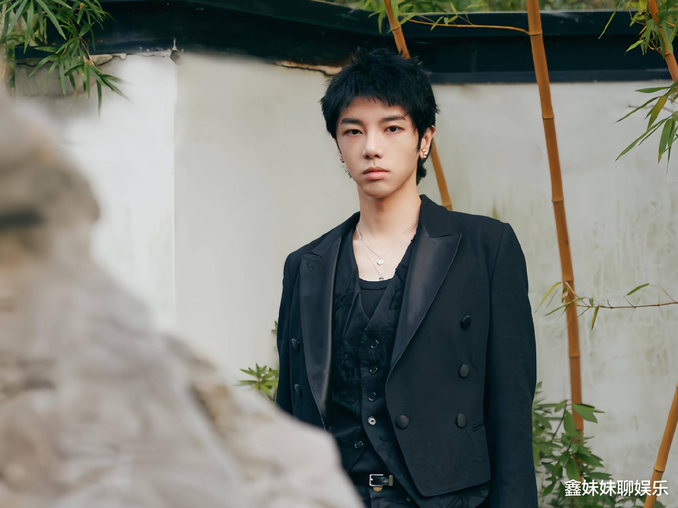 华晨宇与许晴同居传闻,年龄差距引热议,幸福满满打破界限_感情_生活