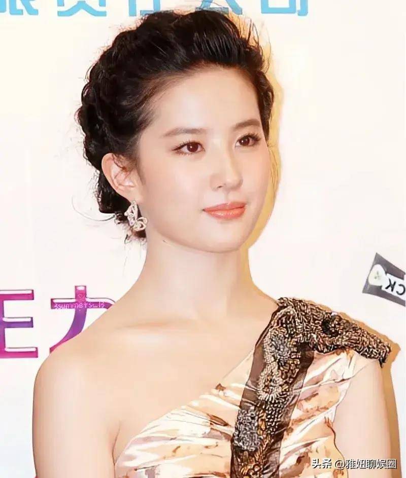 刘亦菲盘发真的好温柔,越怼脸越好看_演技_什么_认同