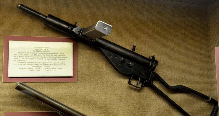 世界首款加装消声器的斯登冲锋枪,产量450万为何还要背负骂名?