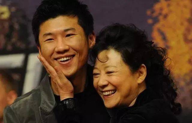 星二代王骁:全靠自己,40岁才走红,是母亲王馥荔的骄傲_家庭_小角色