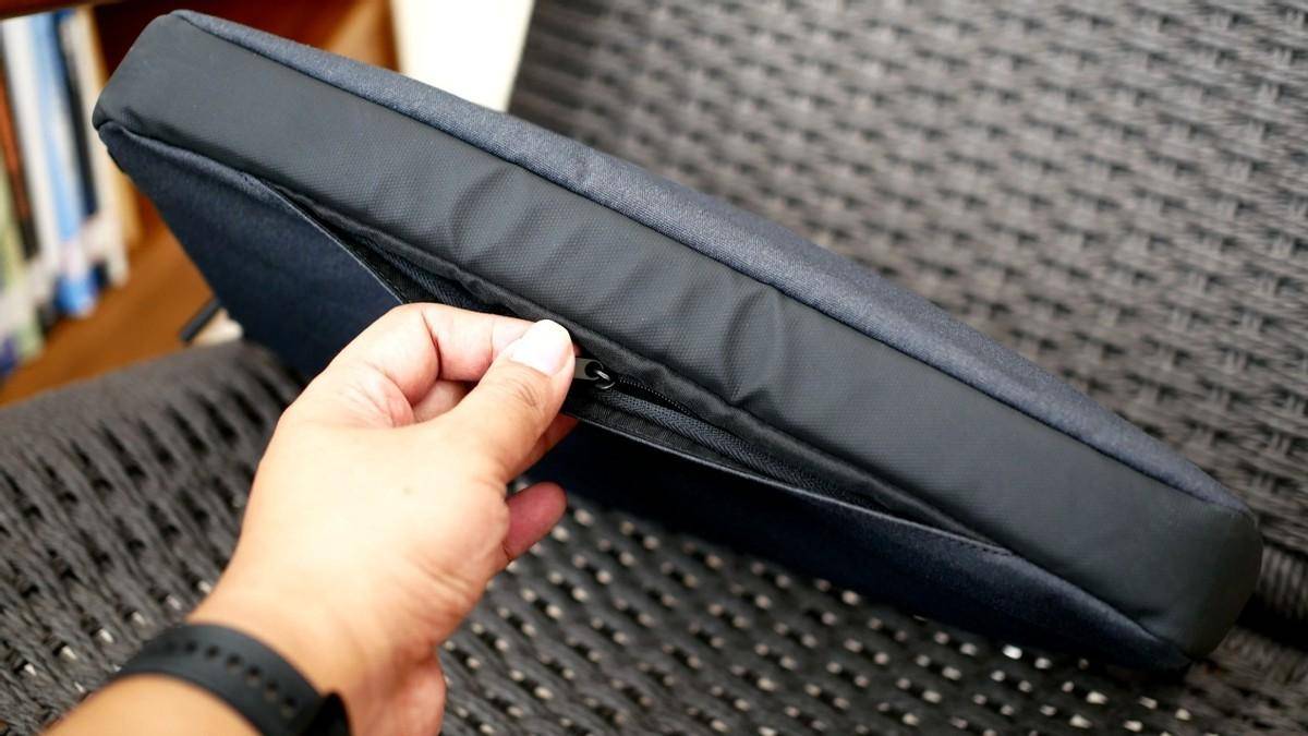 INCASECity手提电脑包:苹果官方合作,出行必备,全方位保护设备