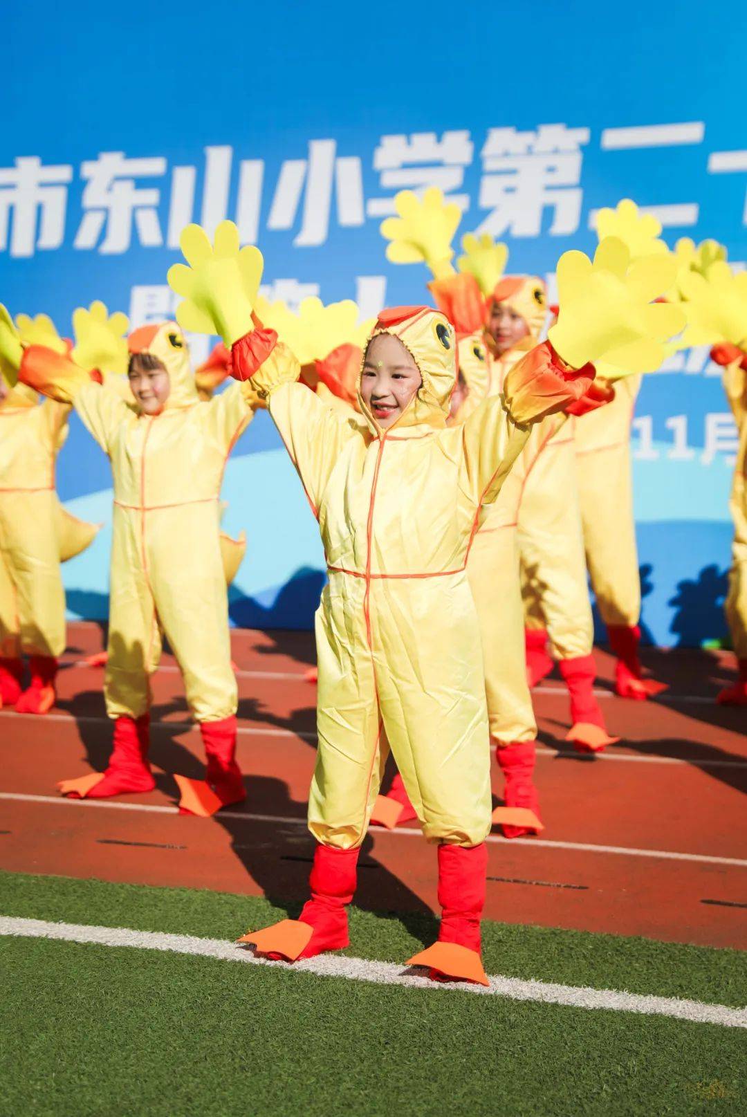 南京市东山小学体育艺术节看点十足!_表演_少年_运动