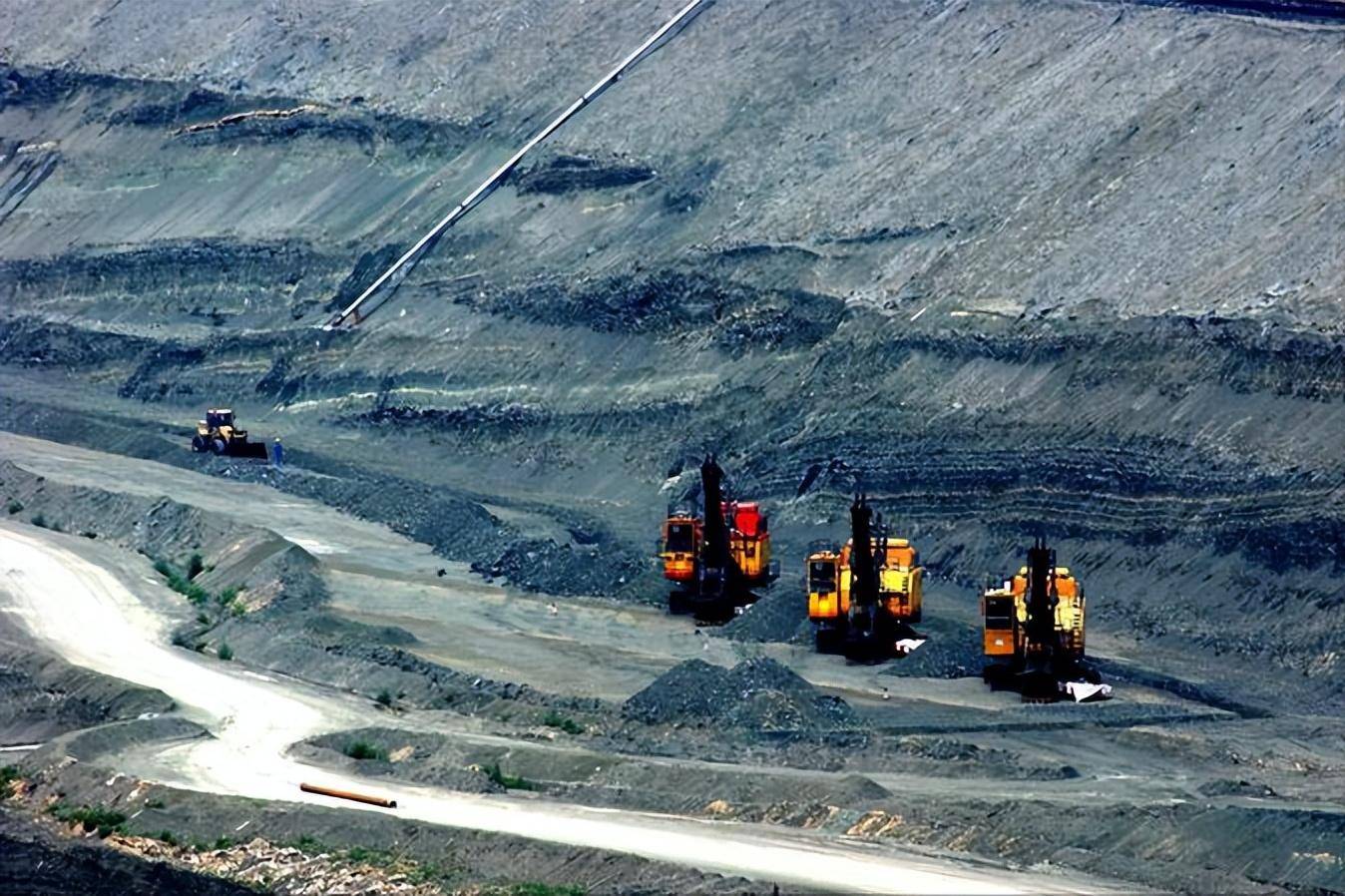 百年产煤3亿吨,深度约500米,就在我国