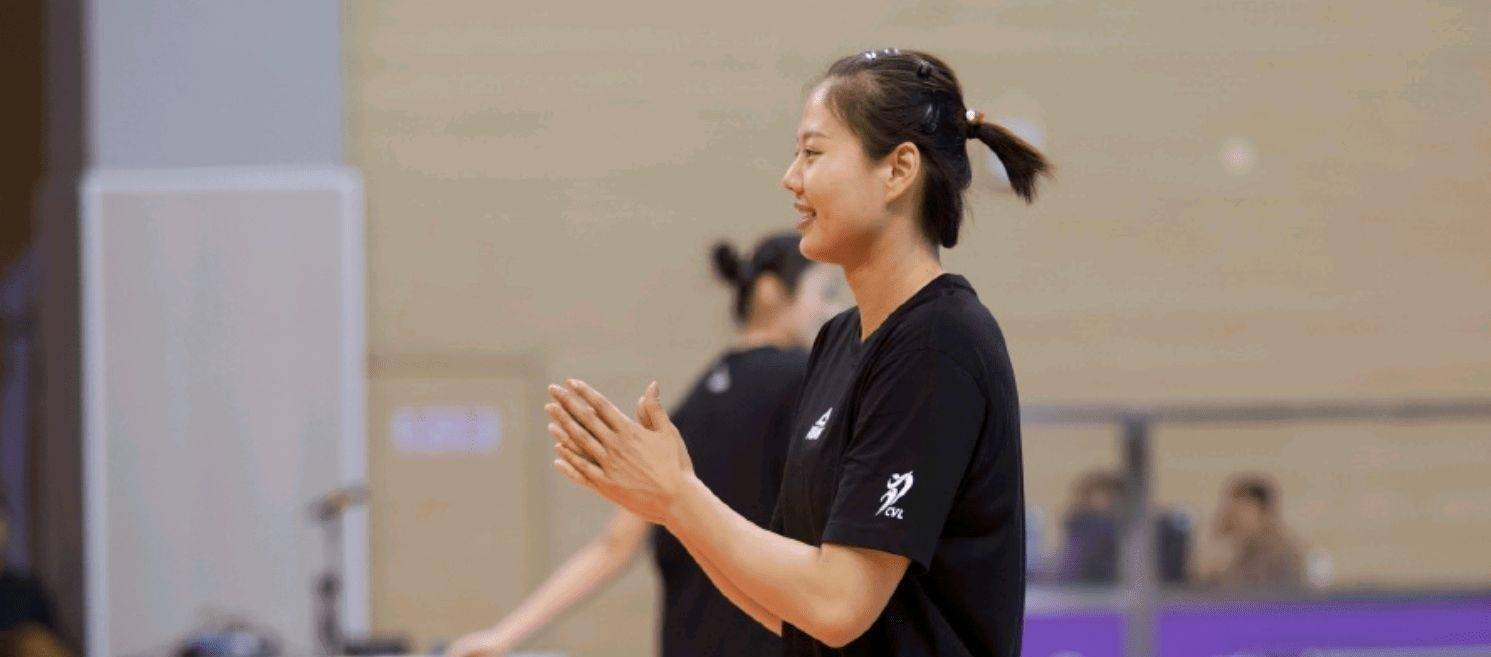 本场比赛江苏女排虽然实力参差不齐,但仍然组成了由龚翔宇,唐鑫,吴瀚