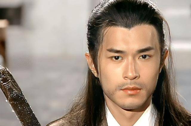 杨过用玄铁重剑,就能打败郭靖,为何他非要弃剑练掌?