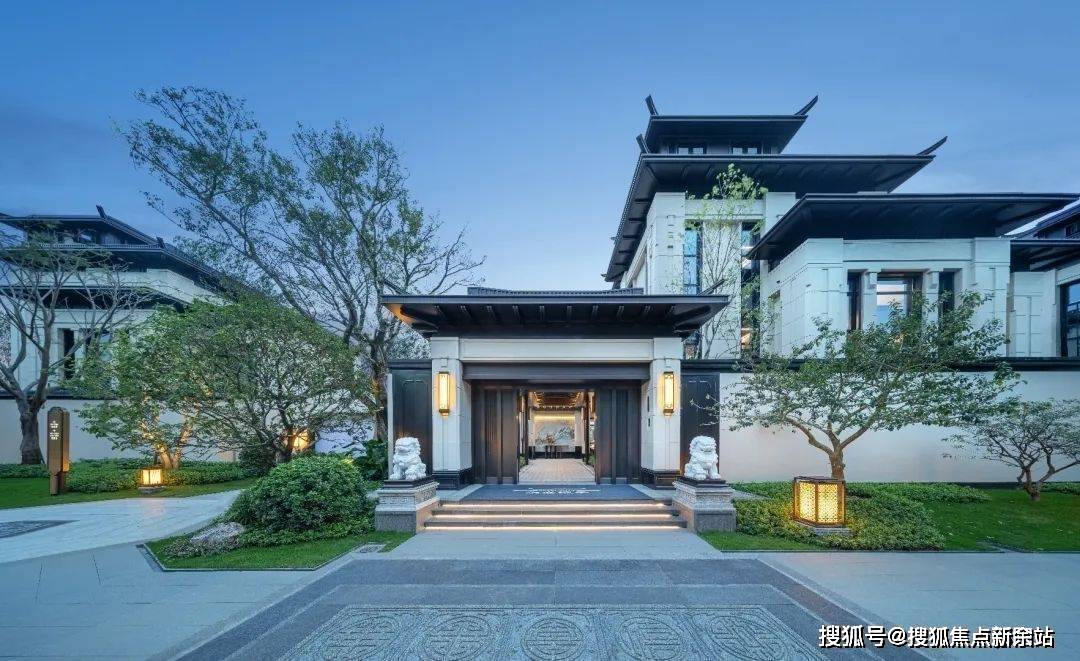 华发院子位于斗门区尖峰南黄杨河畔,为华发水郡花园三期别墅组团.