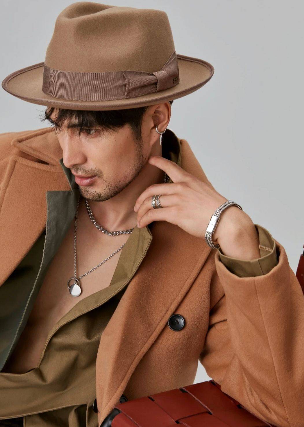 男人上了年纪,帽子尽量别戴鸭舌帽,短檐帽,换成这些更绅士减龄_男士_