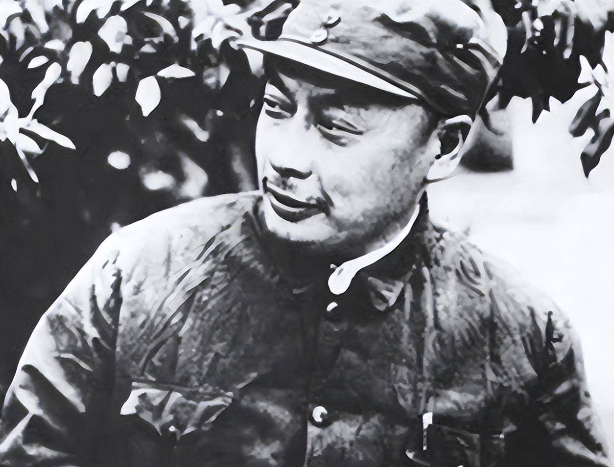 这是他最亲密的战友,最敬佩的领导陈毅元帅的妻子张茜亲手为他制作的.