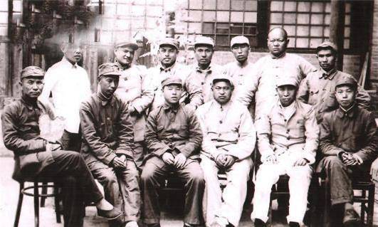 他把部队打光后回老家,脱离组织两年,解放任兵团参谋长,他是谁_王蕴瑞