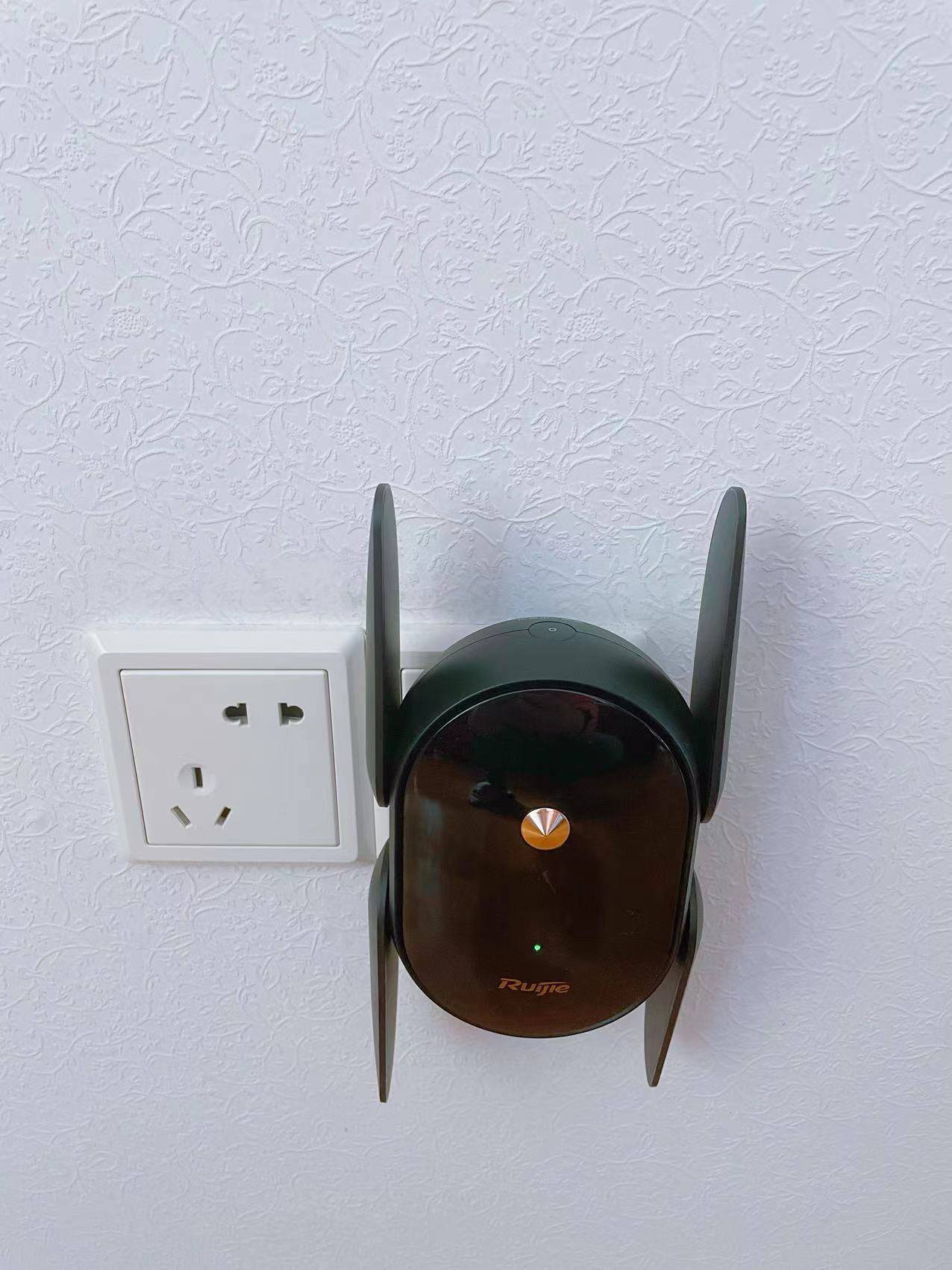 自从装了锐捷蜂鸟旗舰版路由器，我和对象的关系变得越来越亲密