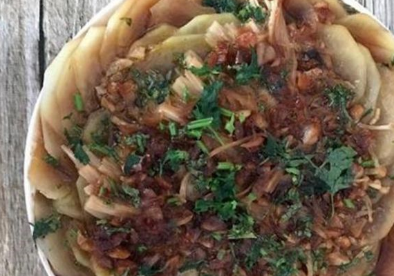 同事请我到家吃饭，看到桌上的饭菜后，我吃也不是，不吃也不是(图2)