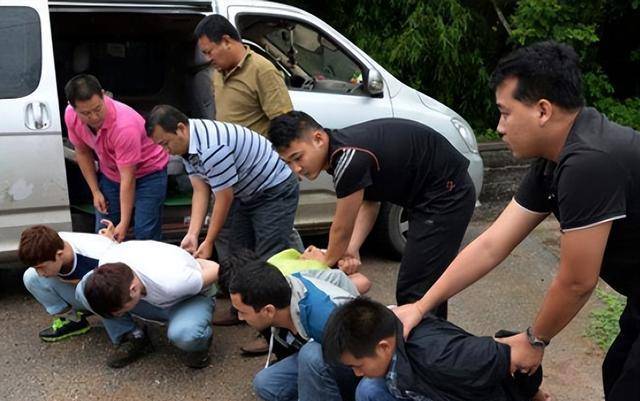 2001年,祸害六盘水10余年的青龙帮覆灭,黑老大赵元良仅判20年_进行