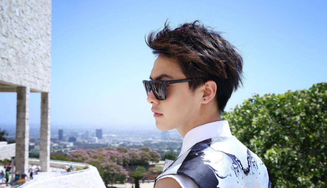 他曾穷到吃不起肉,被公司雪藏,如今片酬高达七千万_马天宇_母亲_父亲