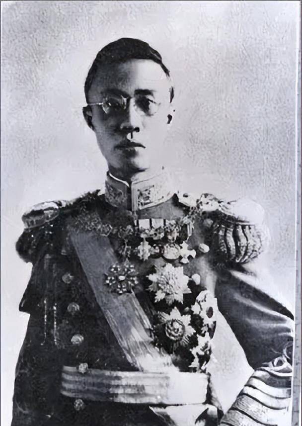 皇帝到普通人,一个传统文化与现代文明相互碰撞的故事_历史_挑战_清朝