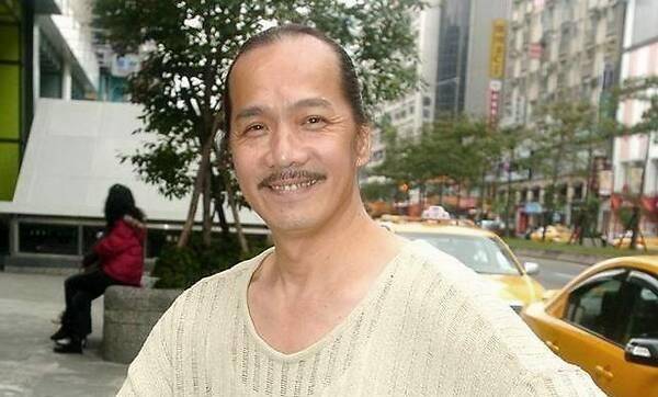 岁男演员摆摊卖烧饼:拒绝粉丝照顾,基本生活够用_张振寰_鲍正芳_因为