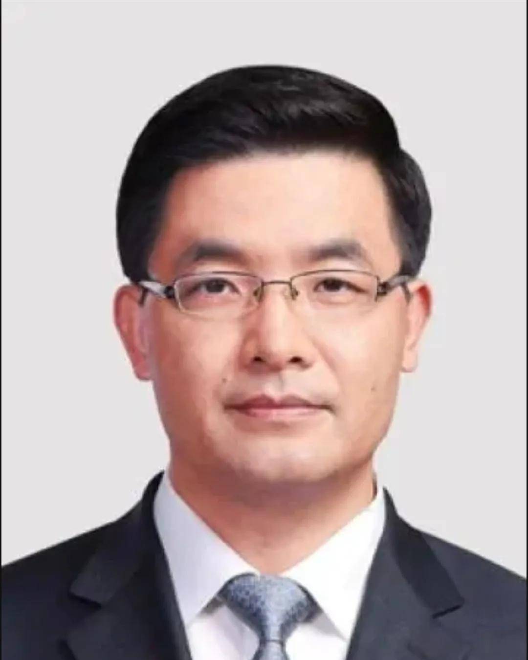 1996年至今中国建设银行共有十任行长,其中一人升正