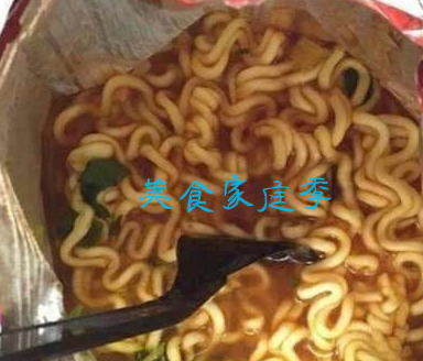 学校宿舍里才有的4种小吃，第3种看哭了，你一定也没少这样吃过！(图3)