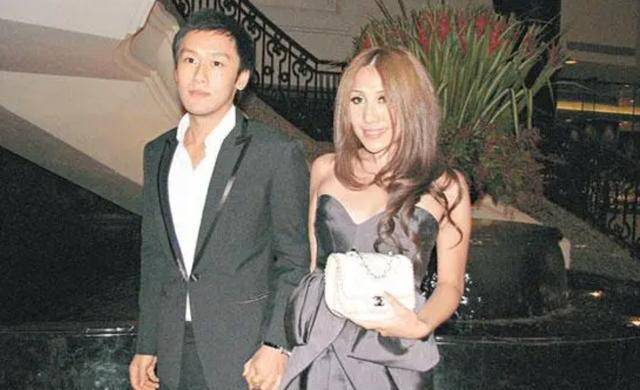 回顾赌王的女儿何超盈:倒贴14亿嫁东北小伙,结婚5年被男方宠成宝_辛