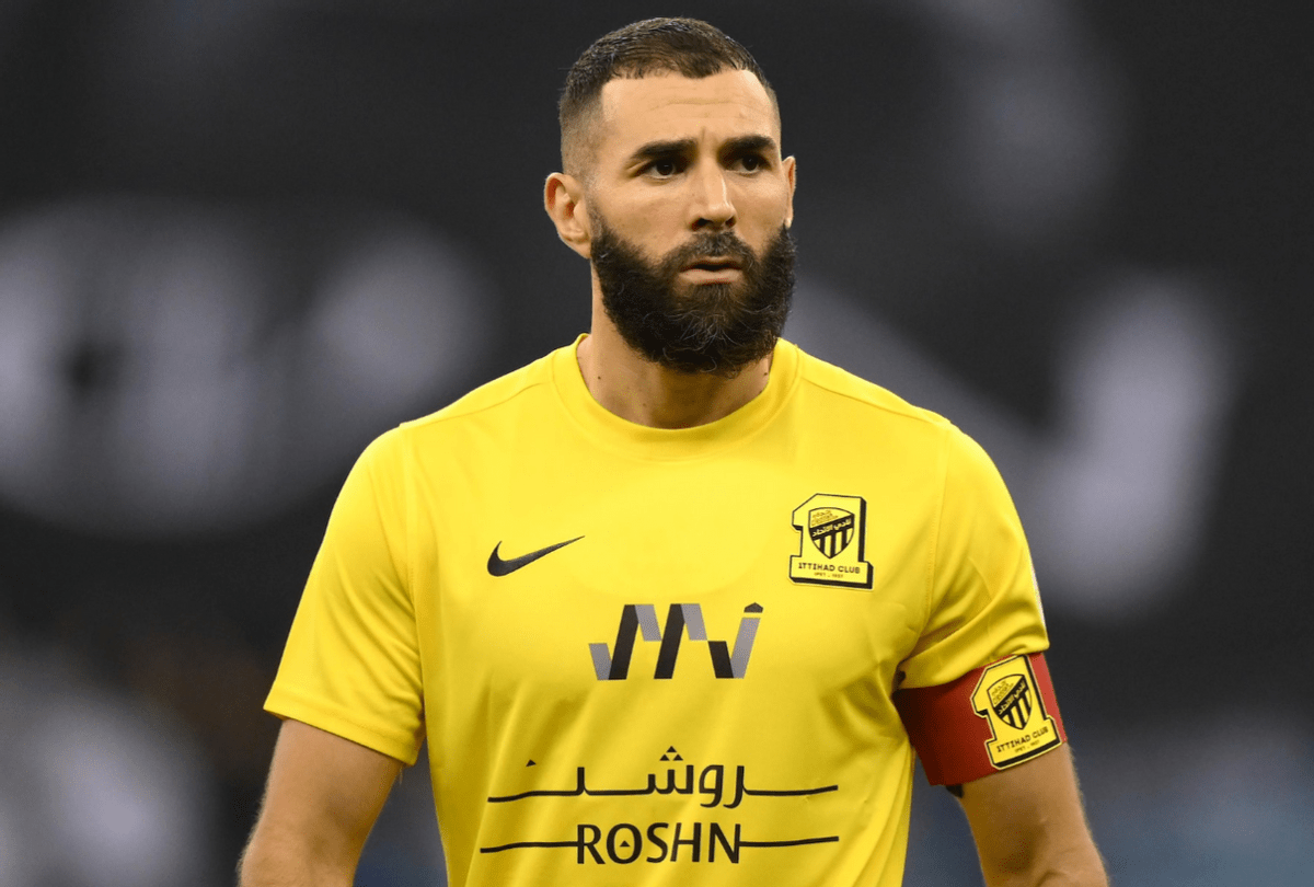 努诺·桑托骂本泽马懒散,24小时后被吉达联合辞退!_联赛_半场_主帅