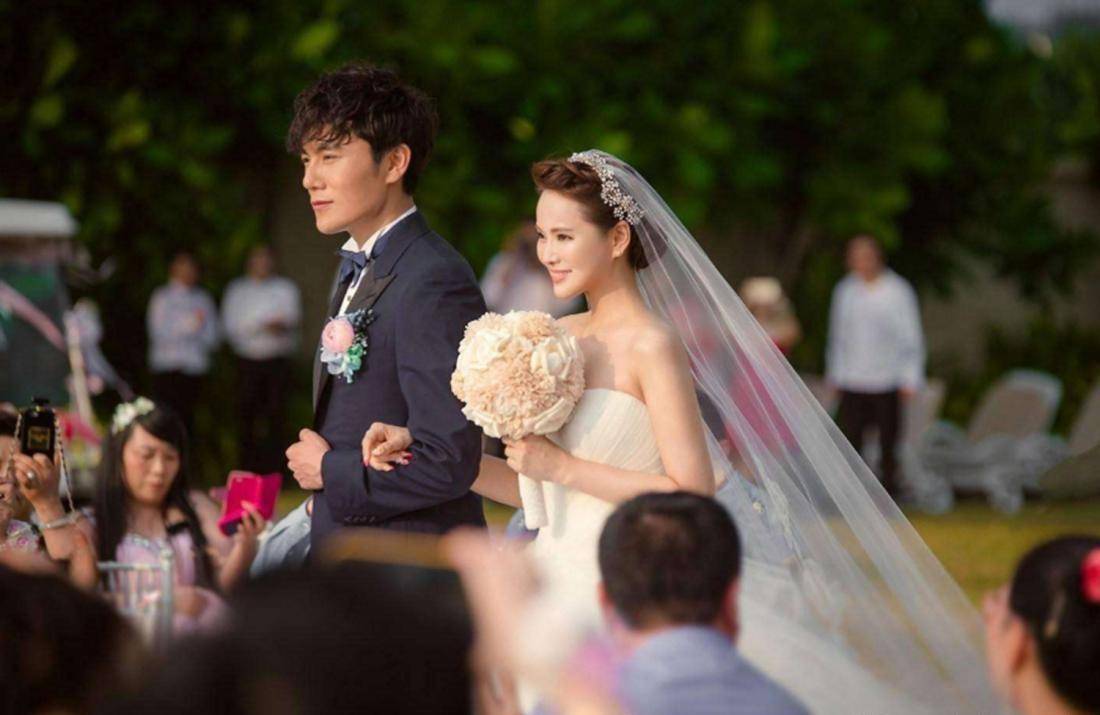 很多人觉得伊能静很矫情,可有些人一生,都在治愈自己的童年_老公_秦昊