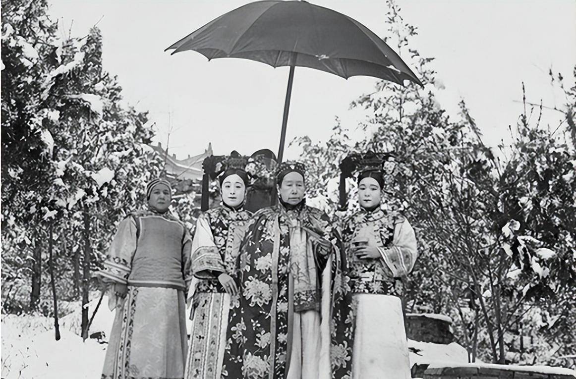 慈禧与光绪彻底撕破脸皮决裂了,光绪被慈禧囚禁在瀛台,那只是限制他的