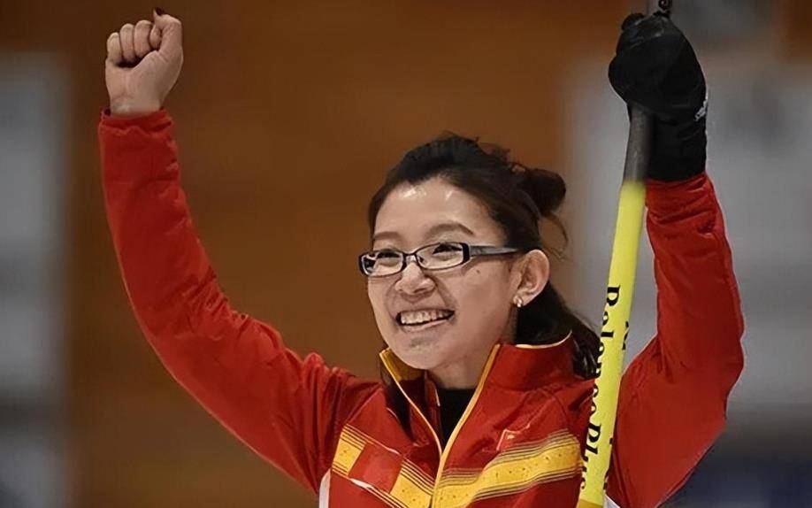 冰壶女神王冰玉近况:退役经商很成功,老公是博士,38岁越来越美_比赛