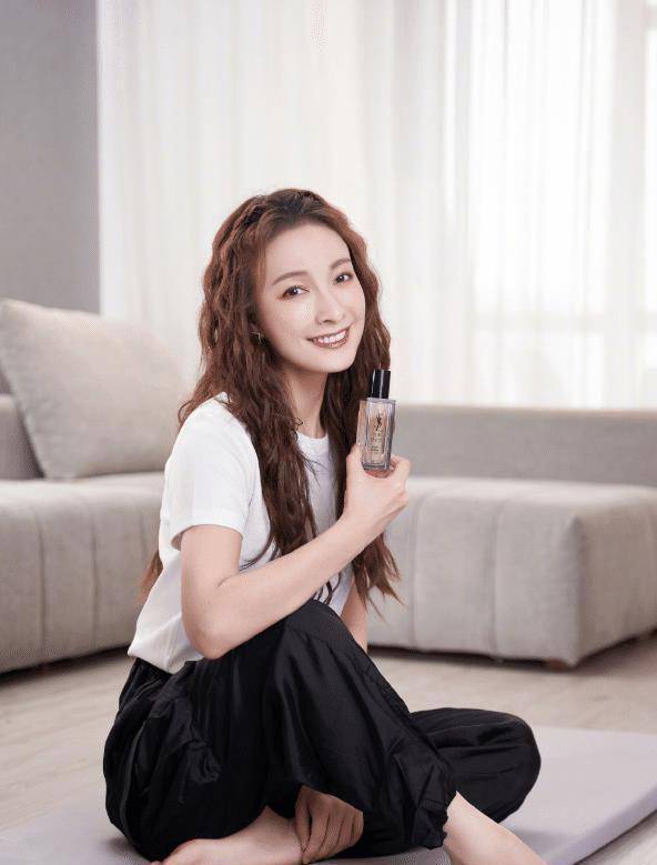 吴昕减肥后的样子变得更加时尚,加入女团后的自信也比以前更好了.