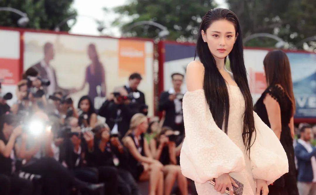 短短几年时间,她就拍了《青春进行时》,《非诚勿扰2》,《钱多多嫁人记