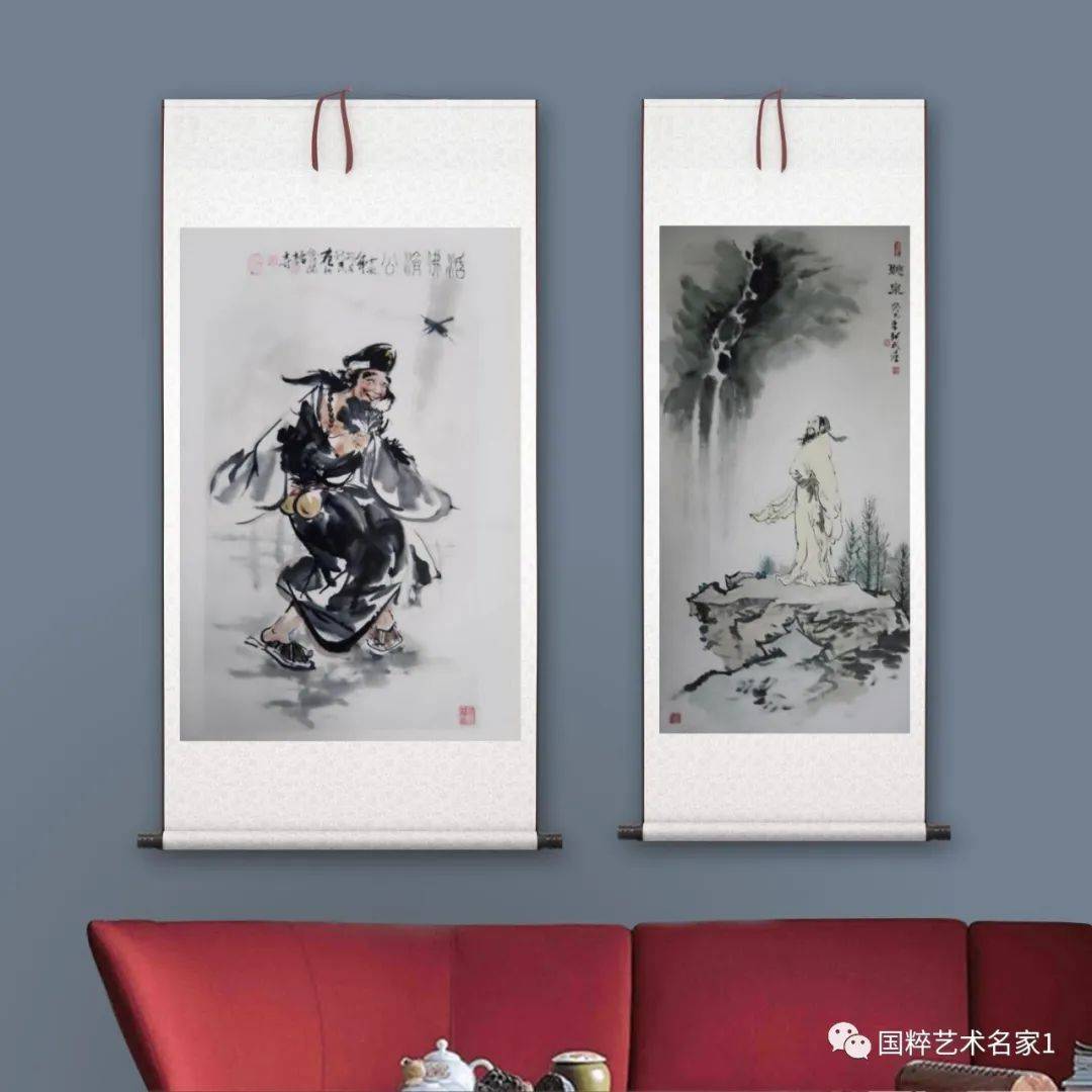 国画家王新民先生擅长画公鸡,先生笔下的公鸡,初观雄赳赳气昂昂,再观