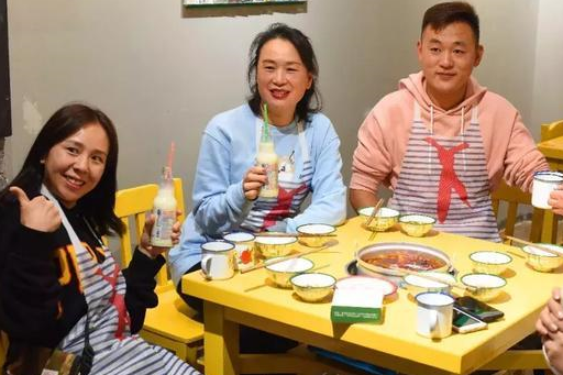 小卖部、歌舞厅！昆明80年代调调的店，簸箕火锅菜价回到解放前(图46)