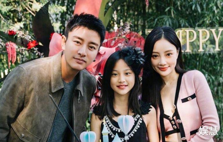 贾乃亮与短发美女同回住所被拍,与李小璐复合的几率变得越来越小_女儿